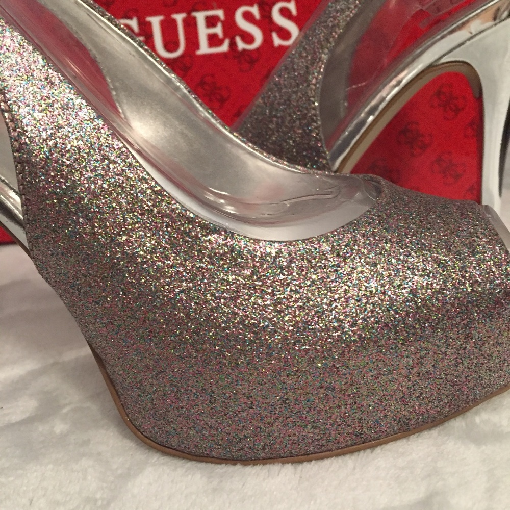 🧨💥MEGA SALE💥🧨  3️⃣ for $20. 
Guess shimmery gold high heels - Picture 6 of 8